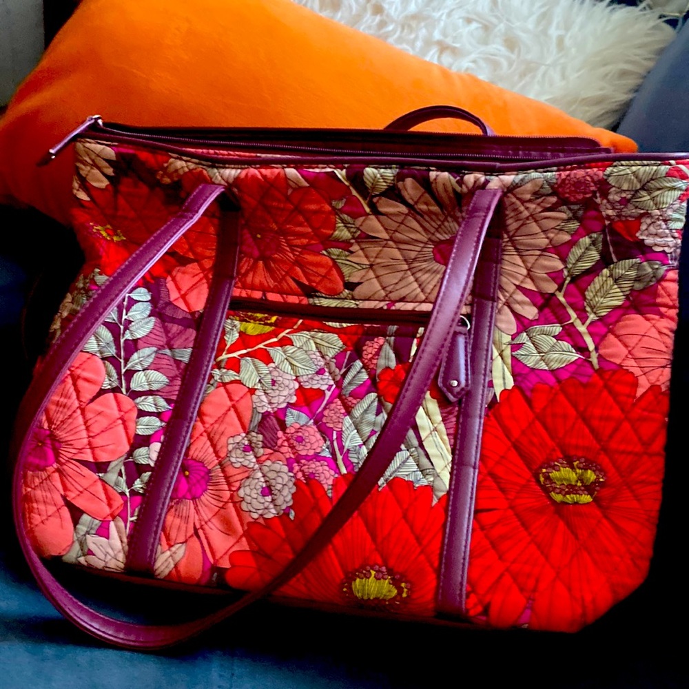 Vera Bradley Medium Tote great for traveling